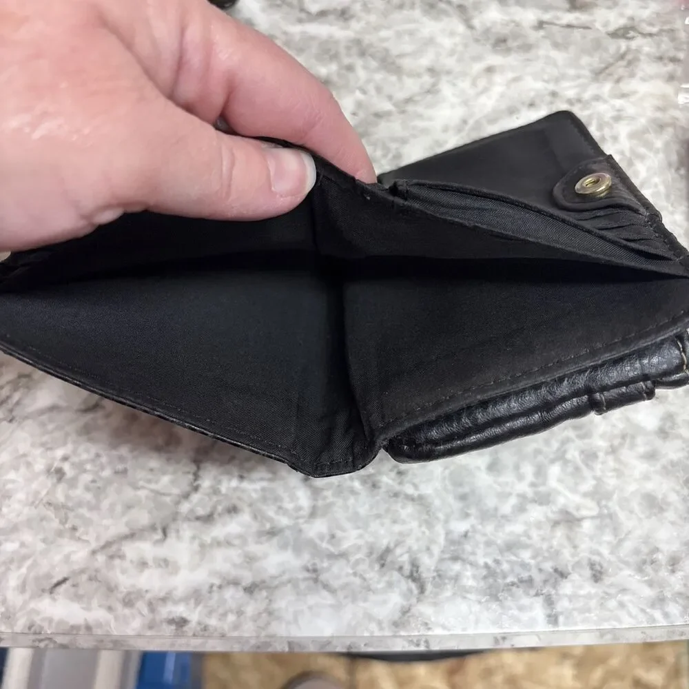 Relic Womens Wallet Coin Purse Bi Fold Black Stitching Pebbled Leather 5